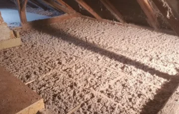 Dom w Łańcucie: Rachunki spadły o 40% Pan Marek myślał, że musi wymienić piec. Okazało się, że wystarczyło nasypać 30 cm celulozy na betonowy strop. Inwestycja zwróciła się po 3 sezonach.